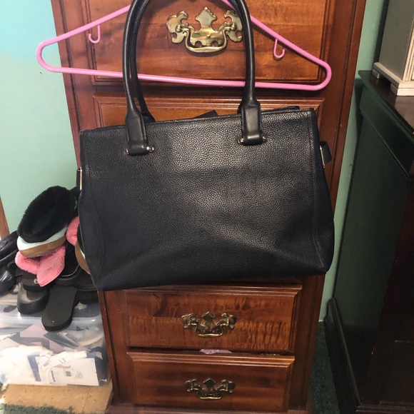 Women's Coach Leather Tote Handbag Purse Color Black! Bought For My Mom 11-6-22 - Picture 4 of 13